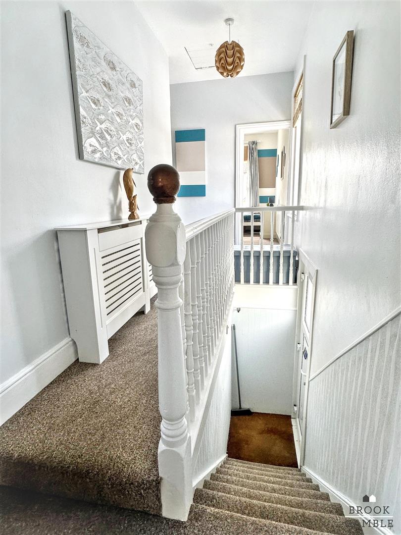 2 Bedroom Flat. Beach Road in Eastbourne,  6
